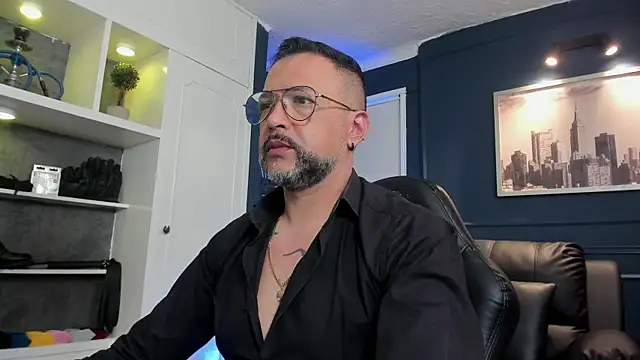 Snapshot of MrFrank_tattoo chatting on July 2026 01:51:01 PM MrFrank tattoo online show from July 2026 01:51:01 PM