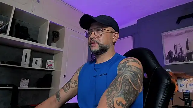 Snapshot of MrFrank_tattoo chatting on October 2025 01:18:01 AM MrFrank tattoo online show from October 2025 01:18:01 AM