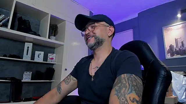 Snapshot of MrFrank_tattoo chatting on September 2025 01:05:01 AM MrFrank tattoo online show from September 2025 01:05:01 AM
