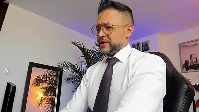 Snapshot of MrFrank_tattoo chatting on January 2025 11:59:01 AM MrFrank tattoo online show from January 2025 11:59:01 AM
