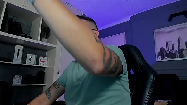 Snapshot of MrFrank_tattoo chatting on September 2025 01:01:02 AM MrFrank tattoo online show from September 2025 01:01:02 AM