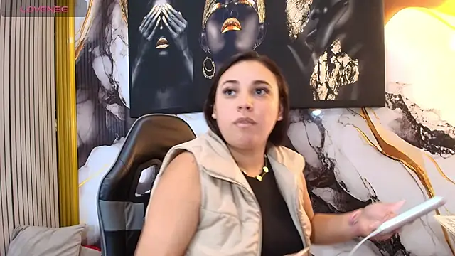 LizzRouse online show from April 2026 04:43:02 PM