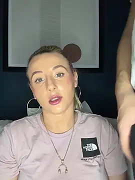Snapshot of Strongqueen chatting on February 2025 08:34:02 PM Strongqueen online show from February 2025 08:34:02 PM