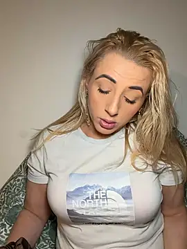 Snapshot of Strongqueen chatting on March 2026 08:38:02 PM Strongqueen online show from March 2026 08:38:02 PM