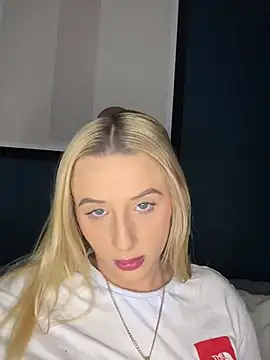 Snapshot of Strongqueen chatting on February 2025 11:42:01 PM Strongqueen online show from February 2025 11:42:01 PM
