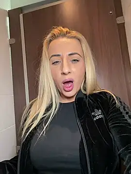 Snapshot of Strongqueen chatting on March 2026 11:58:02 AM Strongqueen online show from March 2026 11:58:02 AM