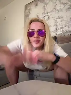 Snapshot of Strongqueen chatting on January 2025 07:23:01 PM Strongqueen online show from January 2025 07:23:01 PM