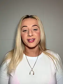 Snapshot of Strongqueen chatting on September 2025 09:58:01 PM Strongqueen online show from September 2025 09:58:01 PM