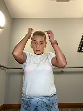 Snapshot of Strongqueen chatting on October 2025 09:15:02 PM Strongqueen online show from October 2025 09:15:02 PM