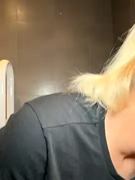 Snapshot of Strongqueen chatting on October 2025 03:48:01 PM Strongqueen online show from October 2025 03:48:01 PM