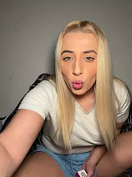 Snapshot of Strongqueen chatting on February 2026 09:48:02 PM Strongqueen online show from February 2026 09:48:02 PM