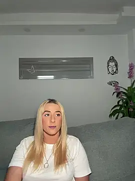 Snapshot of Strongqueen chatting on June 2026 05:30:01 PM Strongqueen online show from June 2026 05:30:01 PM