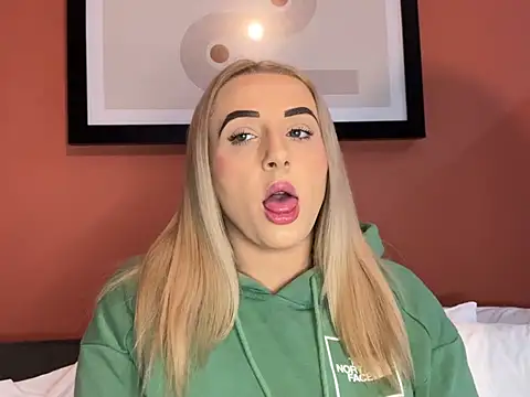 Snapshot of Strongqueen chatting on February 2025 06:34:02 PM Strongqueen online show from February 2025 06:34:02 PM