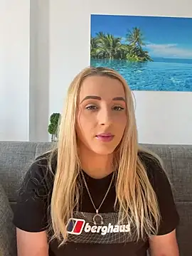 Snapshot of Strongqueen chatting on May 2026 06:03:01 PM Strongqueen online show from May 2026 06:03:01 PM