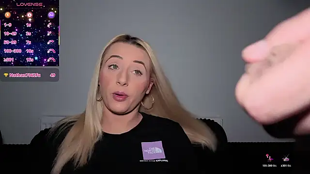 Snapshot of Strongqueen chatting on February 2026 09:32:02 PM Strongqueen online show from February 2026 09:32:02 PM