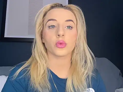 Snapshot of Strongqueen chatting on February 2025 08:45:01 PM Strongqueen online show from February 2025 08:45:01 PM