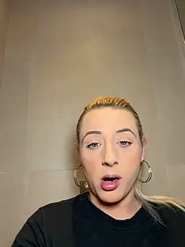 Snapshot of Strongqueen chatting on February 2026 07:33:01 PM Strongqueen online show from February 2026 07:33:01 PM