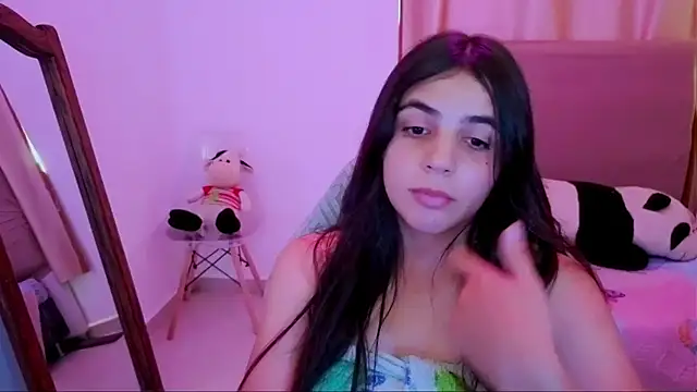 Snapshot of _elenna chatting on June 2026 05:58:02 PM elenna online show from June 2026 05:58:02 PM