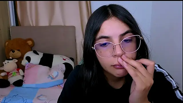  elenna online show from December 2025 05:28:01 PM