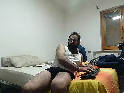 Snapshot of Attila985 chatting on November 2025 10:57:01 PM Attila985 online show from November 2025 10:57:01 PM