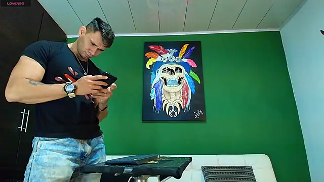 Snapshot of GendersonFit chatting on September 2025 11:07:01 PM GendersonFit online show from September 2025 11:07:01 PM