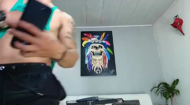 Snapshot of GendersonFit chatting on December 2024 09:11:01 PM GendersonFit online show from December 2024 09:11:01 PM