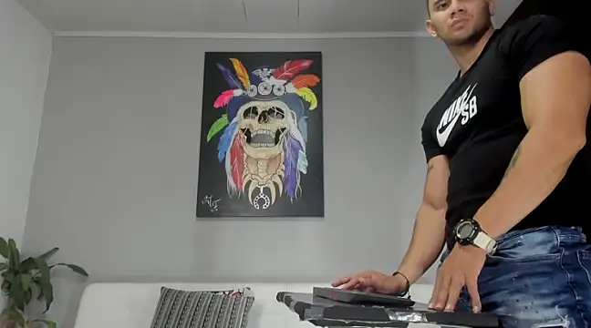 Snapshot of GendersonFit chatting on December 2024 08:45:01 PM GendersonFit online show from December 2024 08:45:01 PM