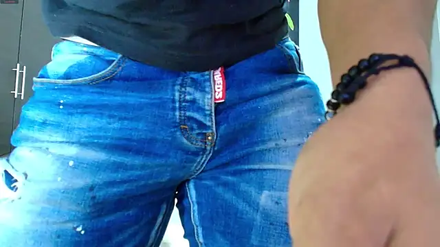 Snapshot of GendersonFit chatting on March 2025 08:59:01 PM GendersonFit online show from March 2025 08:59:01 PM