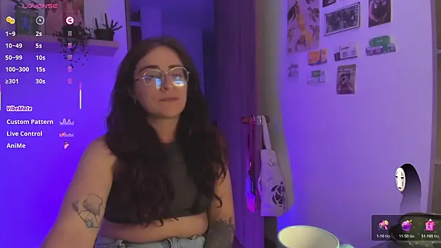 Snapshot of linda_giggle chatting on June 2026 01:04:01 AM linda giggle online show from June 2026 01:04:01 AM
