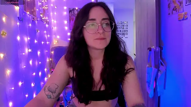 linda giggle online show from October 2025 12:22:01 AM