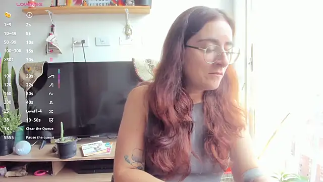 linda giggle online show from December 2025 02:43:02 PM