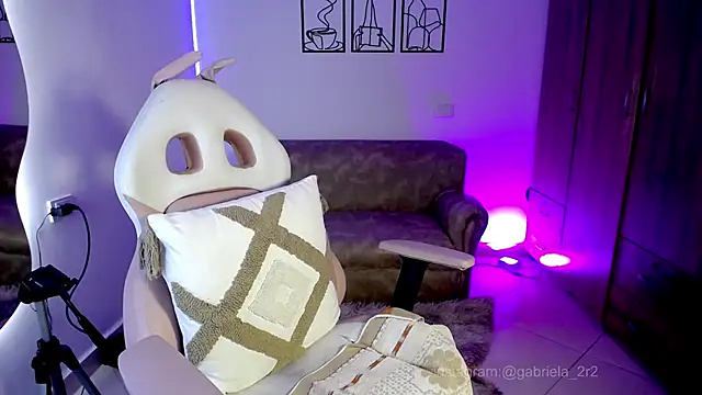 gabriela r online show from February 2026 06:24:02 PM