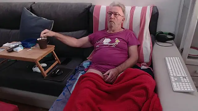 Nudelschwanz online show from December 2025 08:13:02 AM