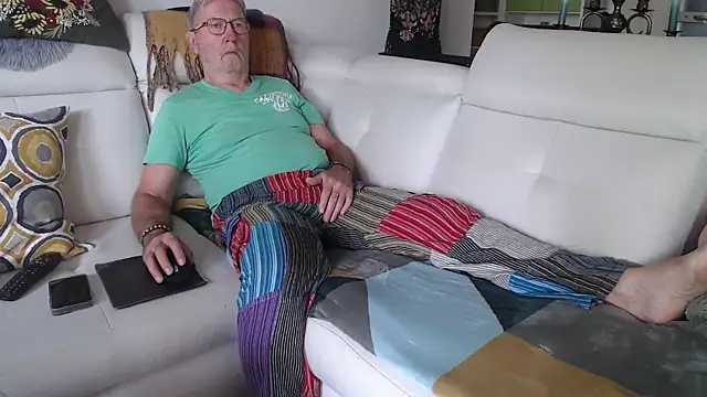 Snapshot of Nudelschwanz chatting on May 2026 09:26:01 AM Nudelschwanz online show from May 2026 09:26:01 AM