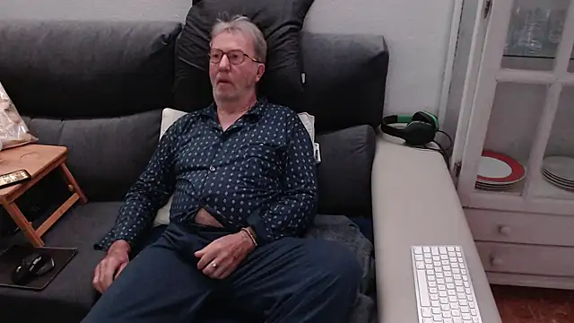 Nudelschwanz online show from March 2025 04:34:02 AM