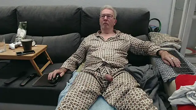 Nudelschwanz online show from March 2026 05:18:02 AM