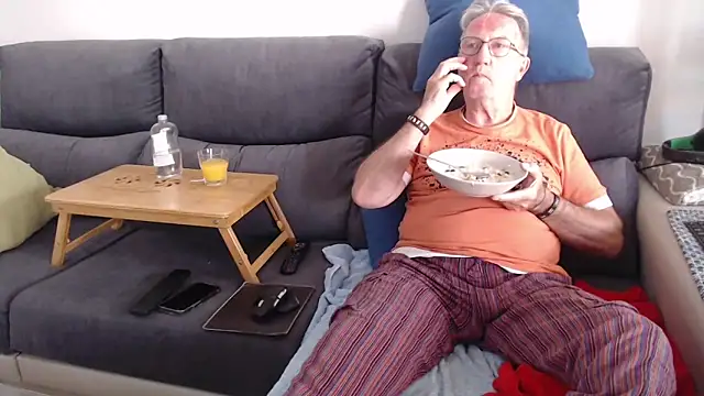 Snapshot of Nudelschwanz chatting on April 2026 10:11:01 AM Nudelschwanz online show from April 2026 10:11:01 AM