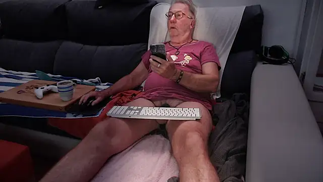 Nudelschwanz online show from October 2025 04:25:01 AM