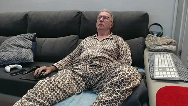 Nudelschwanz online show from February 2026 05:49:02 AM