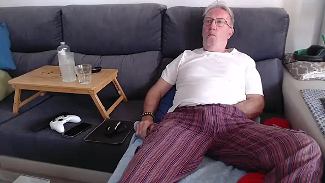 Snapshot of Nudelschwanz chatting on May 2026 01:38:01 PM Nudelschwanz online show from May 2026 01:38:01 PM