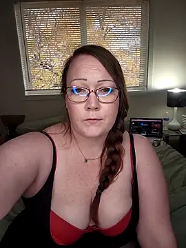 Snapshot of BBWQUEENBEEE chatting on October 2025 11:27:02 PM BBWQUEENBEEE online show from October 2025 11:27:02 PM