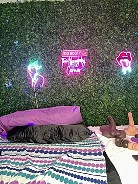 ThickAssRena online show from April 2026 07:00:02 AM