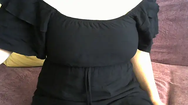 Snapshot of Sugar-girll chatting on September 2025 06:15:02 AM Sugar-girll online show from September 2025 06:15:02 AM