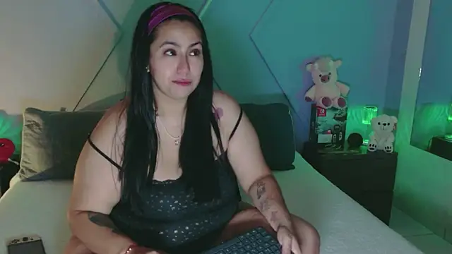 emmajohnss online show from June 2026 03:58:02 AM