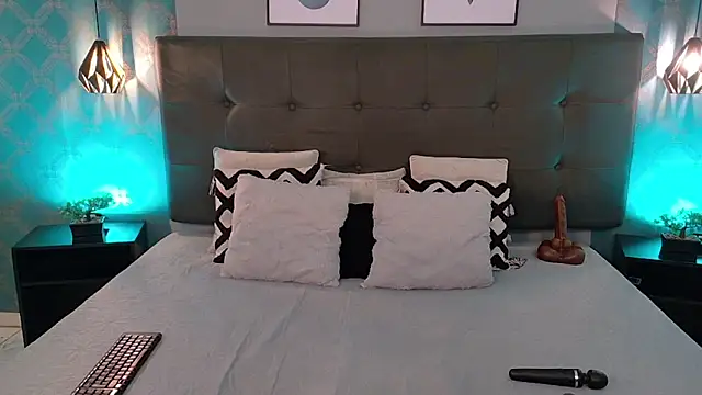 Madisonsmiith online show from September 2025 09:32:01 PM