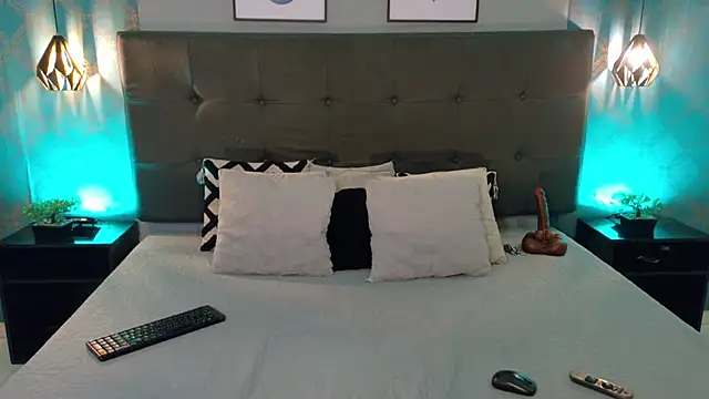 Madisonsmiith online show from December 2025 06:12:01 PM