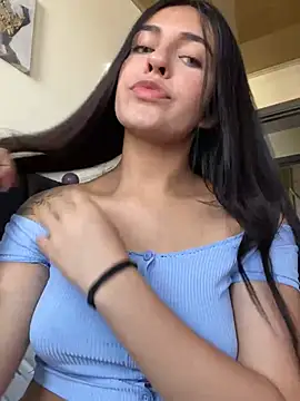 DaphneUwu online show from December 2024 12:11:02 PM