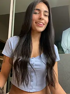 Snapshot of DaphneUwu chatting on April 2026 01:32:01 AM DaphneUwu online show from April 2026 01:32:01 AM