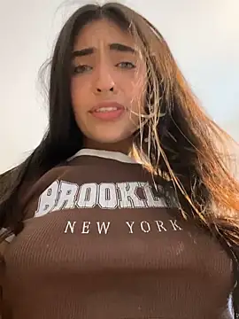 DaphneUwu online show from April 2026 01:23:02 AM