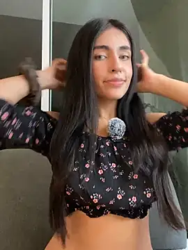 Snapshot of DaphneUwu chatting on May 2026 02:10:01 AM DaphneUwu online show from May 2026 02:10:01 AM